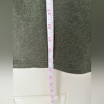 Gymshark Mock Neck/Cowl Neck Cropped Sweatshirt Size Medium Photo 4