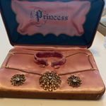 VINTAGE PRINCESS COSTUME GOLD/RHINESTONES FLORAL SHAPE NECKLACE EARRING SET Photo 9