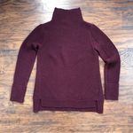 Vince • Directional Rib Turtleneck Sweater burgundy maroon Wysteria cashmere Photo 3