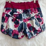 Lululemon  Tracker Shorts inky floral Photo 7