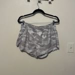 Athleta  3” Hustle Shorts Taupe Camo‎ Size Large Photo 2