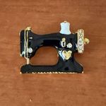 Vintage Black And Gold Sewing Machine Brooch NWOT Classic Craft Theme Pin Photo 0