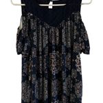 Torrid  Super Soft Crew Neck Eyelet Yoke Cold Shoulder Top Size 0/Large Casual. Photo 2