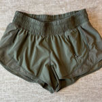 Lululemon  Womens Hotty-Hot Low Rise Running Shorts No Lining 2.5" Inseam Size 6‎ Photo 0