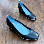 Betabrand  • All-Weather Wedge heels pumps Onyx black leather waterproof Photo 1
