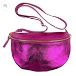 Pink metallic leather waist bag with removable strap Photo 2