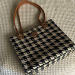 Spartina 449 Houndstooth Tote Bag in Black and Tan Photo 0