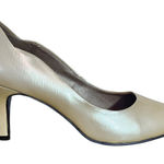 Hush Puppies Soft Style by  Cream Heels Size 7.5 Pearl Cream Pumps Photo 0