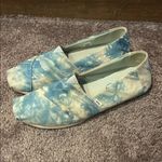 Toms  Cloudbound Alpargata blue & white tie-dye slip on shoes Photo 2