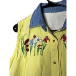 Women’s Yellow Embroidered Flower Sleeveless button front shirt Size undefined Photo 2