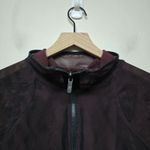 Lululemon  Women's Reversible Mesh 1/2 Crop Zip Jacket black Red‎ Merlot Sz 8 Photo 1