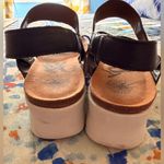 OTBT 8 Nova Leopard Print Platform Flatform Sandals GUC Photo 2