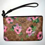 Coach   Corner Zip Wristlet in Sígnature Canvas with Blossom Print Photo 0