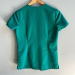 FIGS Casma Three-Pocket Scrub Top in Limited Edition Kelly Green XXS Medical Uniform Photo 1
