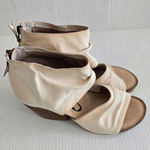 OTBT  Patchouli Open Toe Sandal Chunky Heel Ivory Leather 9.5M Photo 3