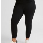 Torrid  Plus Size 4 Capri Active Leggings with Side Pocket Photo 1