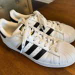 Adidas  Women’s shoes superstar la marque aux 3 bandes  Photo 0