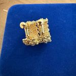 Source Unknown Gold tone Flower/Leaf Clip On Hoops Photo 2