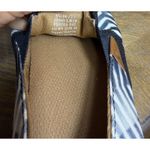 OluKai Pehuea Pa'i Women's Slip On Shoes Size 9 White Zigzag print indigo blue Photo 4