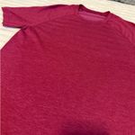 Lululemon  Men's Metal Vent Tech Short-Sleeve Shirt size Medium Pinkish Magenta Photo 1