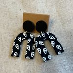 Little Scream Face Print Earrings Photo 0