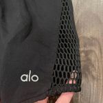 Alo Yoga Shorts Photo 1