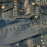 Parisian studded jean jacket Photo 4