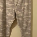 Athleta  Gray Camouflage Camo Elation 7/8 Tights 23" Inseam Size XL Photo 0