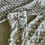 BCBGMAXAZRIA / women’s Geometric Print Shirt / M / gray Photo 4