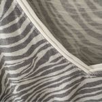 White House | Black Market Zebra V-Neck Tee. Size Small. Photo 6