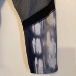 Under Armour UA Womens size Large gray compression workout leggings capri pants Photo 4