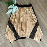 Boutique Black & Tan Pleated Skirt Photo 0