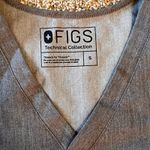 FIGS Women's Technical Collection Gray Scrub Top. Size Small Photo 2