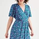 Draper James Ditzy floral v-neck M ruffle wrap dress Photo 0