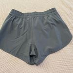 Vuori  Clementine Short 2.0 NWOT SzS Light Oregano Photo 3