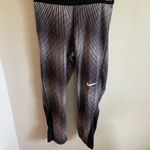 Nike  Womens Pro Cool Stairstep Capri Pants Photo 1
