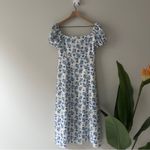 YueXi Floral Blue and White Midi Dress Keyhole Tie Bow Short Sleeve Slit bow EUC Size M Photo 3