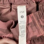 Lululemon Hotty Hot Shorts Womens 2 Tall Red Camo Lined Zip Pocket Zip Pocket Photo 5