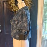 Lulu’s medium wash embroidery denim Crop Top size L NWT White Size L Photo 2