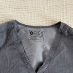 FIGS technical collection Gray scrub top Shirt woman’s size small Photo 1