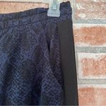 Athleta Brooklyn Jogger Pants Women’s 8 Blue Black Snakeskin Print Photo 4