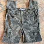 Old Navy Women’s Camouflage Skinny Stretchy Cargo Pants Photo 0