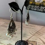 Paparazzi Gracefully Gatsby White Dangle Earrings Photo 5