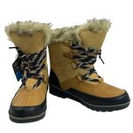 Rugged Outback Women's Photo 1