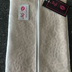 Makeup Junkie Elegant Cream Cosmetic Case with Patterned Texture. Large Tan Photo 0