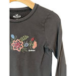 Hollister Long Sleeve T Shirt Womens Size XS Gray Embroidered Floral Crew Neck Photo 2
