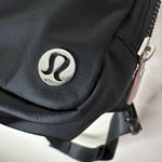 Lululemon Everywhere Belt Bag - 2L NWOT Photo 2
