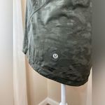 Lululemon Miles Ahead Short Sleeve Mesh Tee Shirt T-Shirt in Deep Camo Size 10 Photo 10