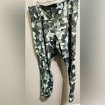 Athleta  Lightning Stash Pocket Camo‎ 7/8 Tight Super Sonic Mountain Olive.  1X Photo 2