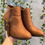 Daisy Fuentes brown boots Photo 0